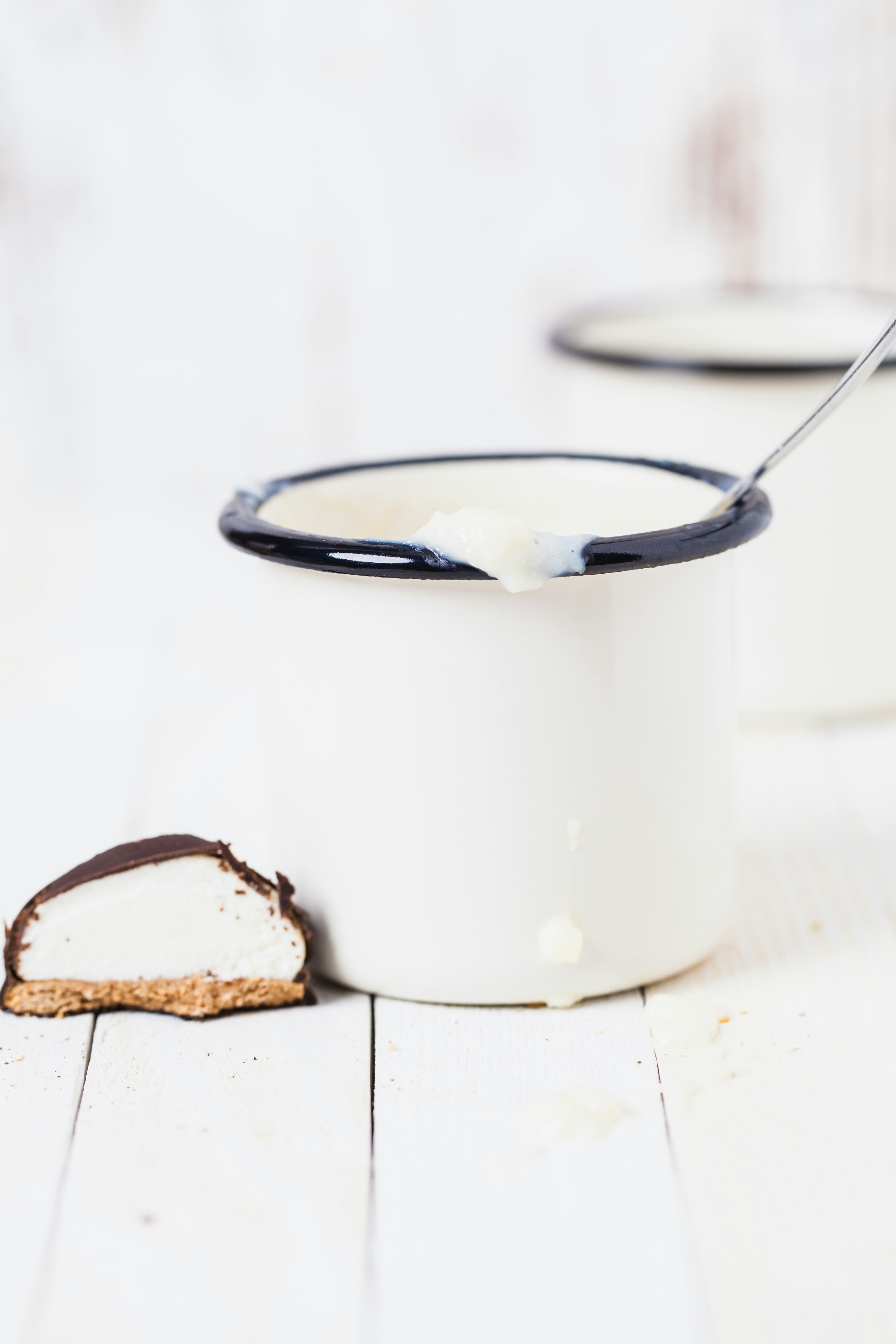 shallow focus photography of white ceramic cup